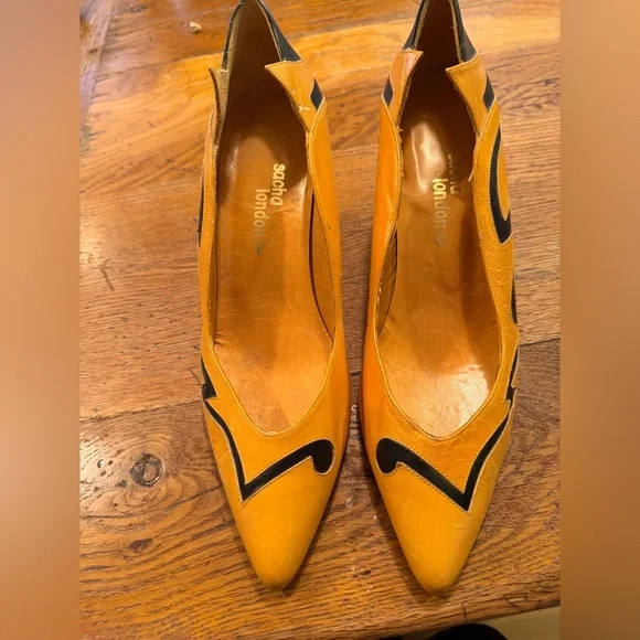 Vintage Sacha London Shoe, Size 8B - Picture 2 of 7